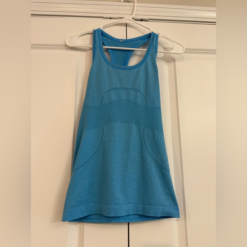 L Lululemon Swiftly Tech Tank Size 4 Blue